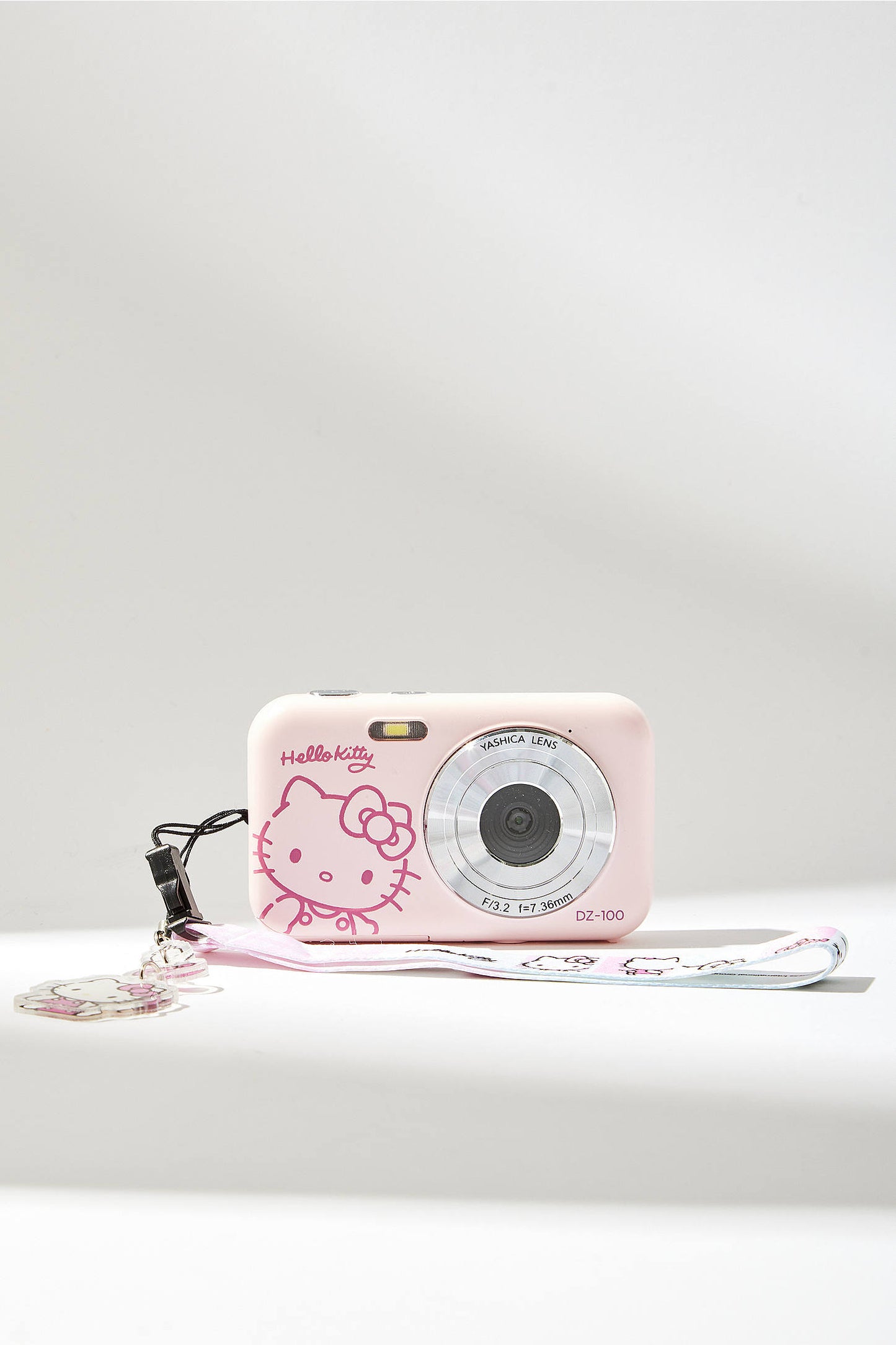 YASHICA x Hello Kitty Digital Camera DZ-100